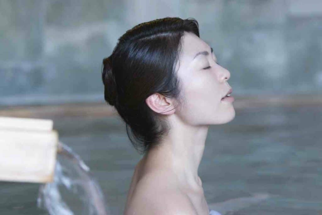 Female Onsen etiquette rules