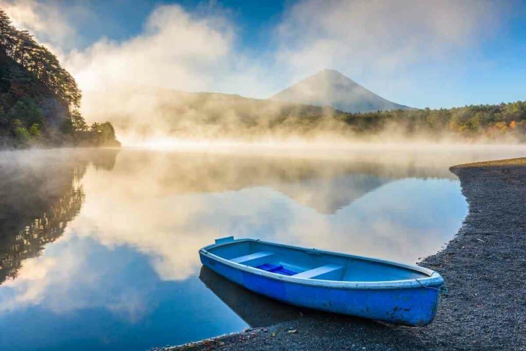 Lake Saiko daylight fog