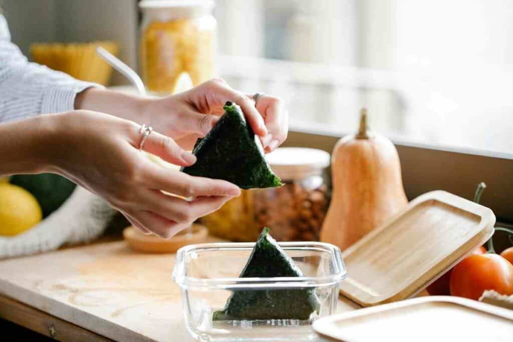 How to reheat onigiri quickly