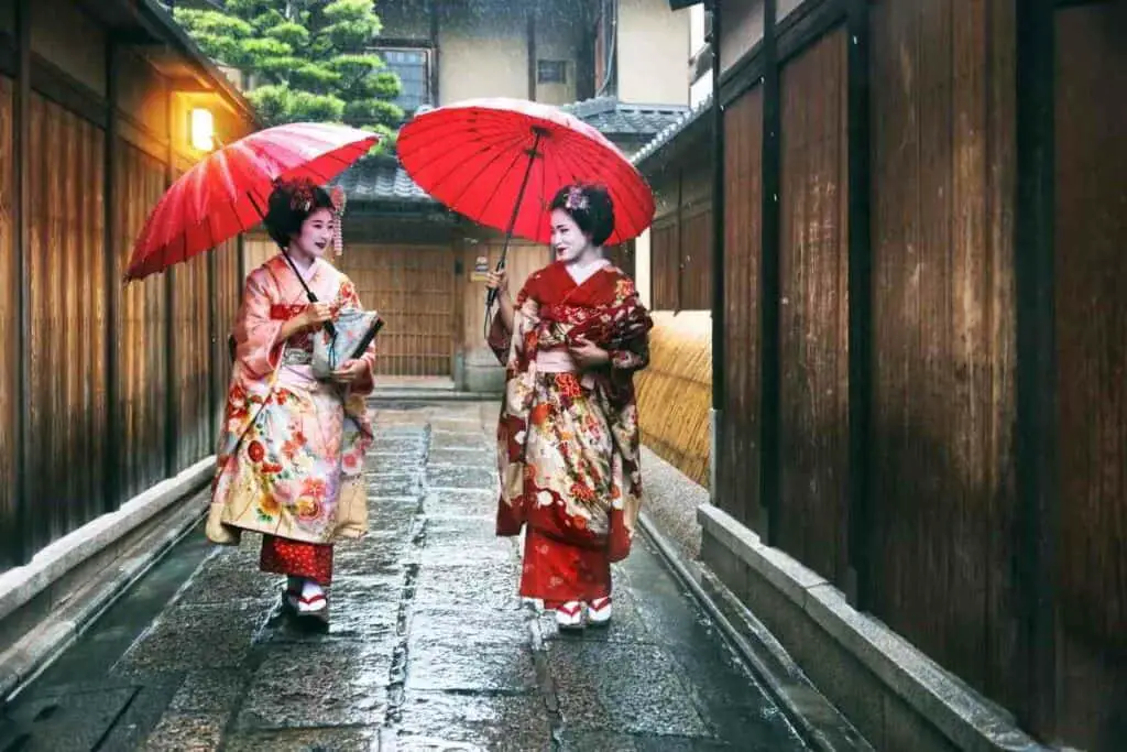 Maiko girls raining
