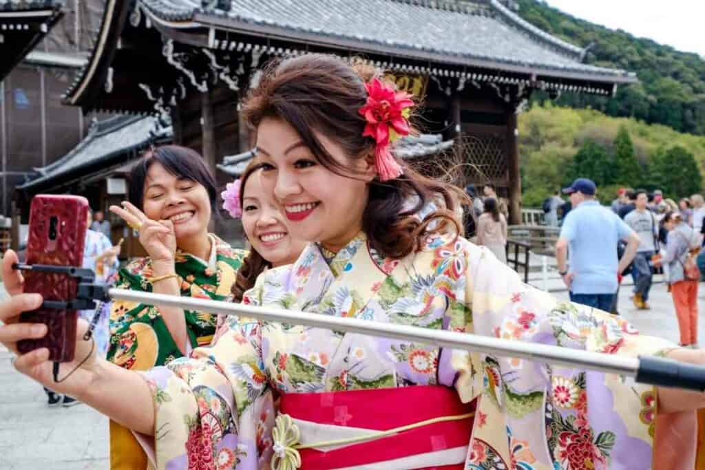 Foreigners dress Yukata