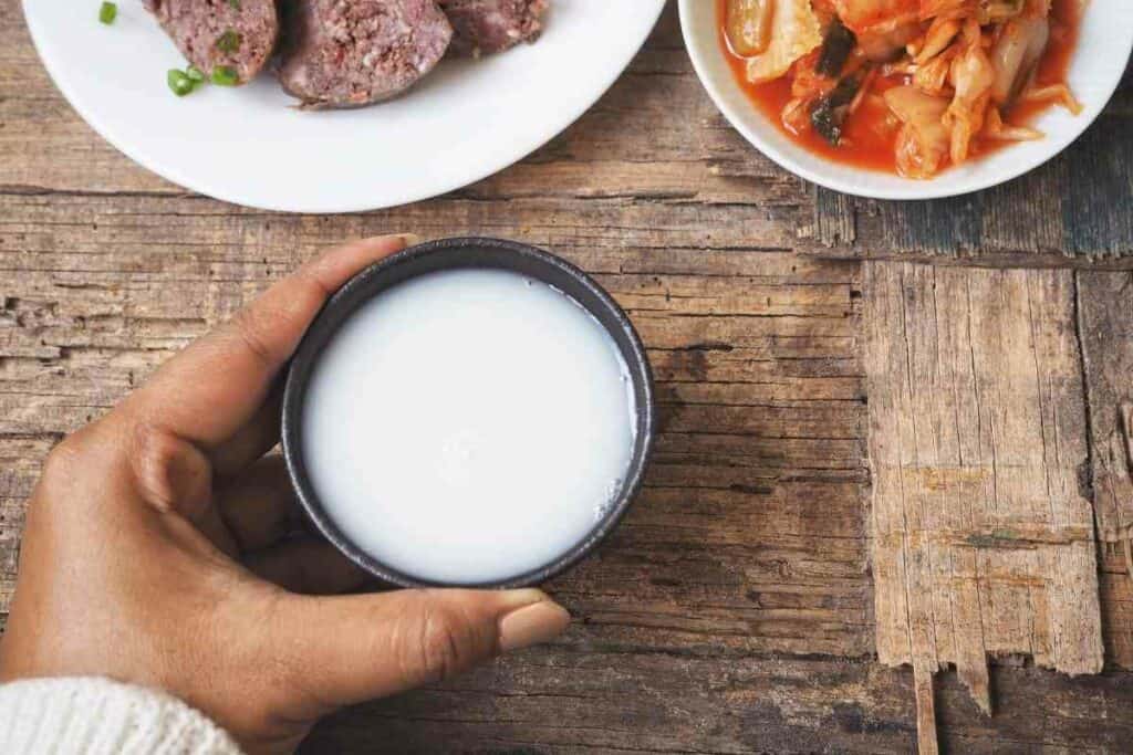 Drinking makgeolli guide