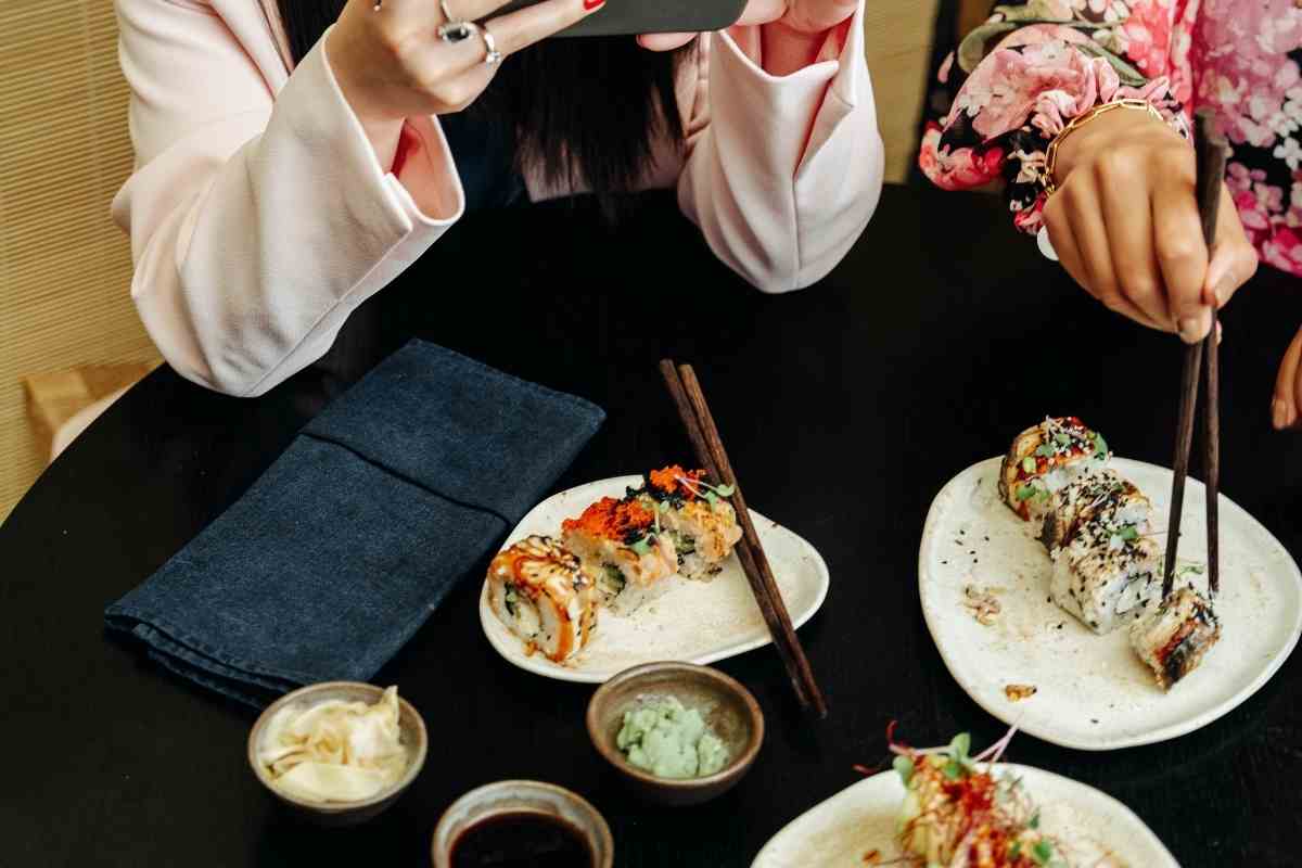 Why Do Japanese People Kneel Whilst Eating? YouGoJapan