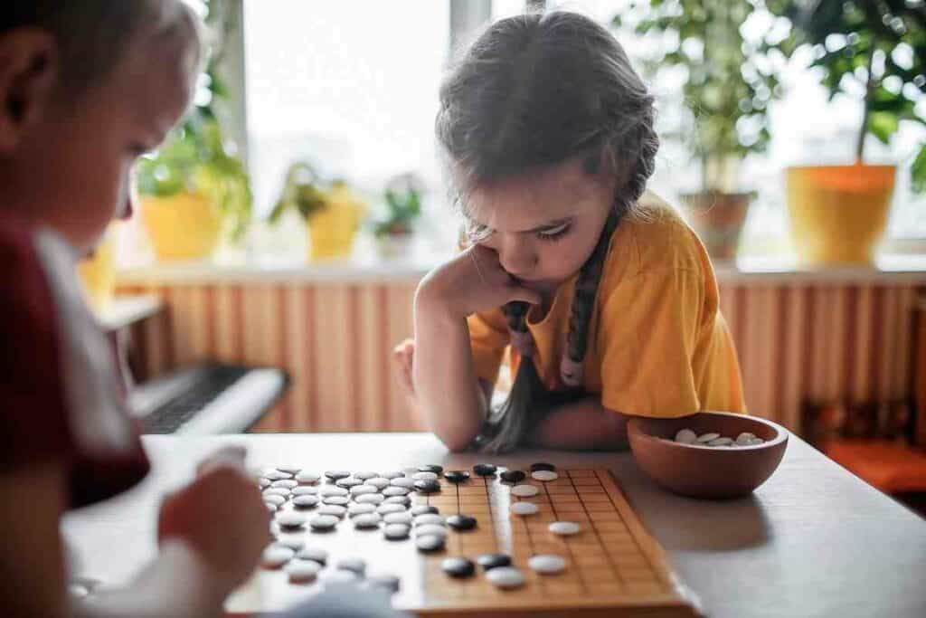 Japanese tabletop game Gomoku rules