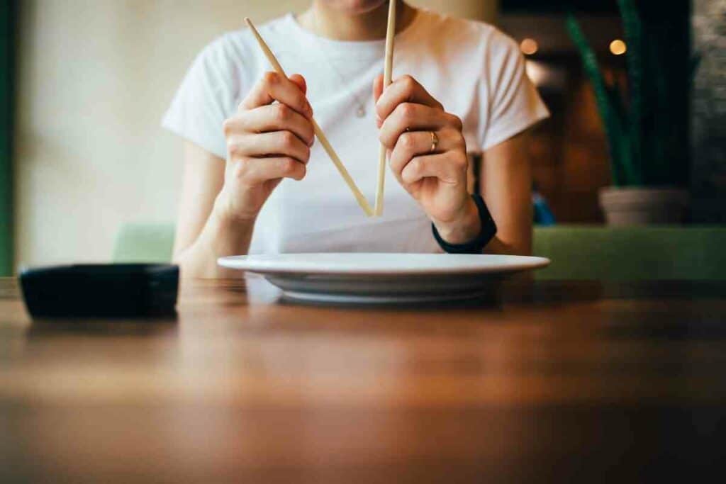 Using chopsticks dos and dont's