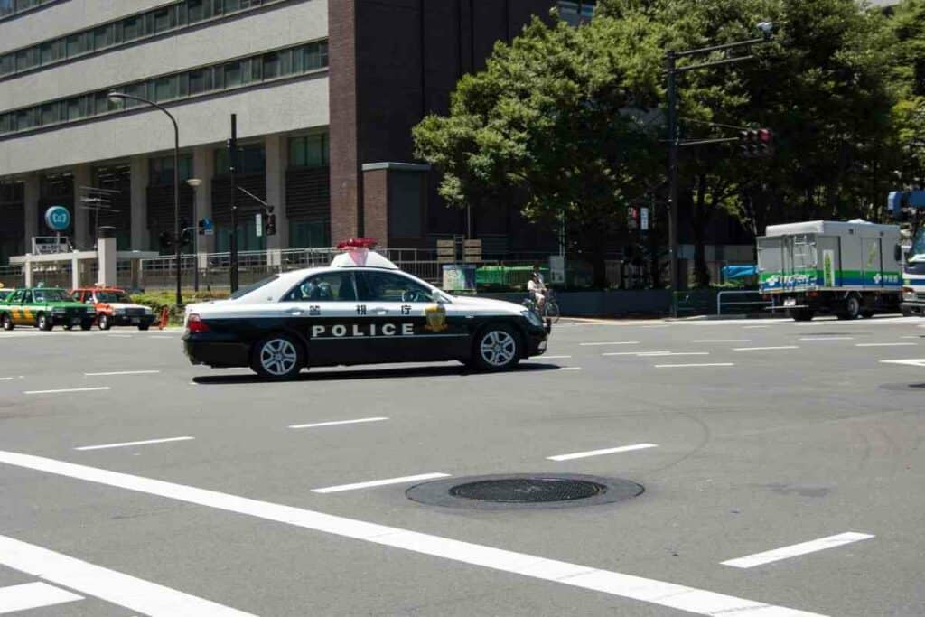 Japanese police do carry guns