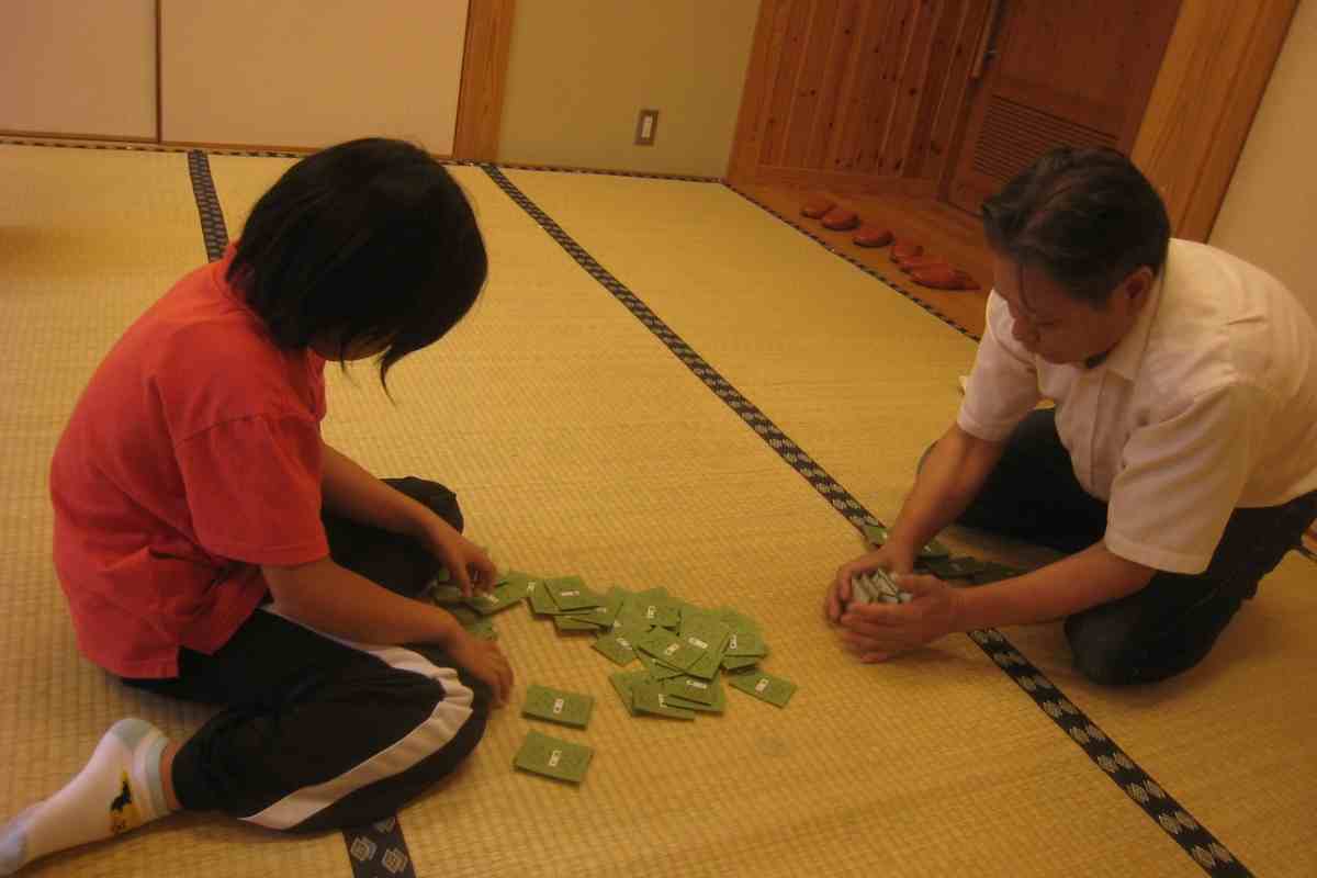 How to Play Karuta? YouGoJapan