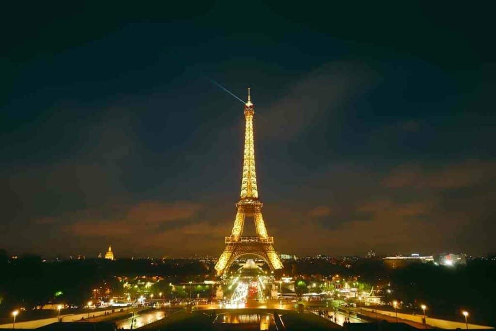 Eiffel tower lights