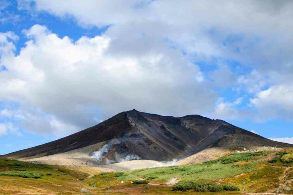 Best time to visit Asahi-dake mountains in Hokkaido