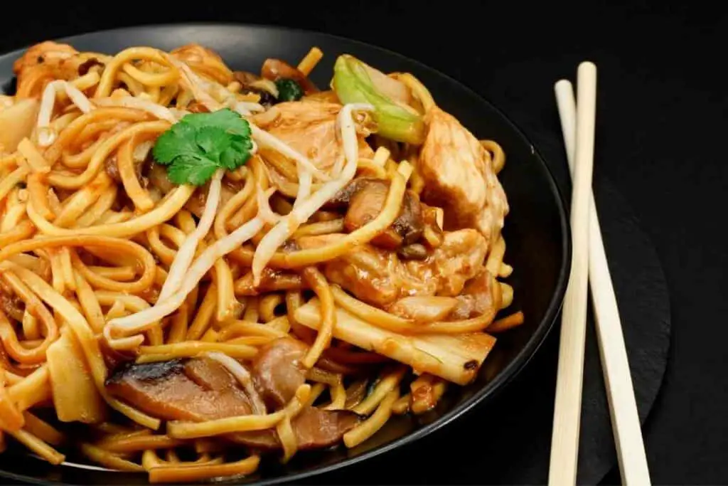 Soft noodles Cantonese chow mein
