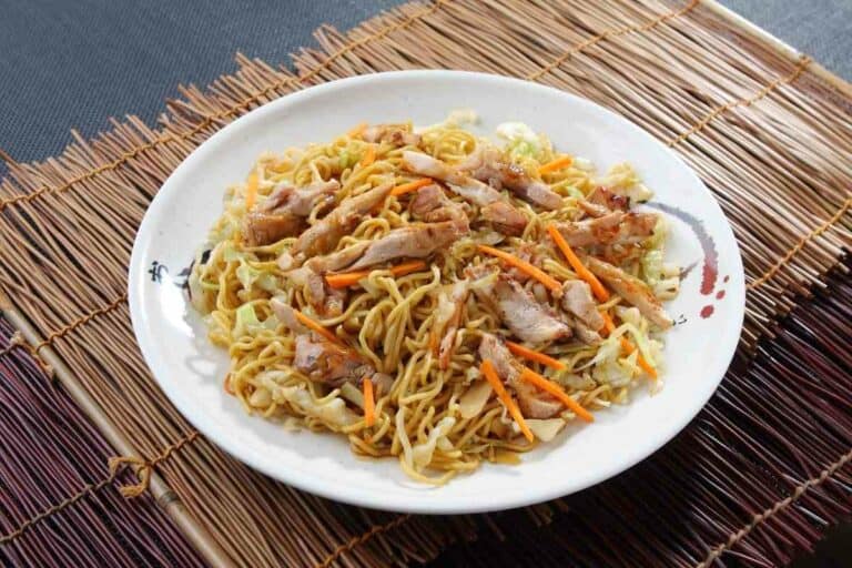 Yakisoba vs Chow Mein Compared What's the Difference? YouGoJapan