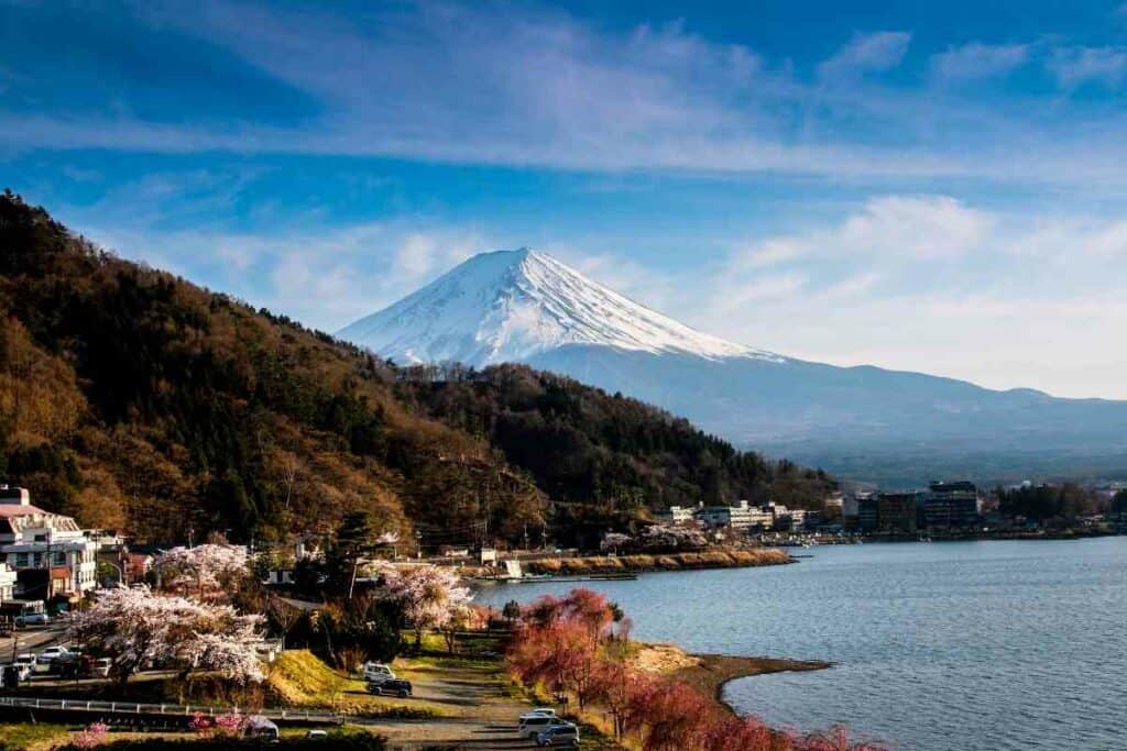 Kawaguchiko lake view sunlight