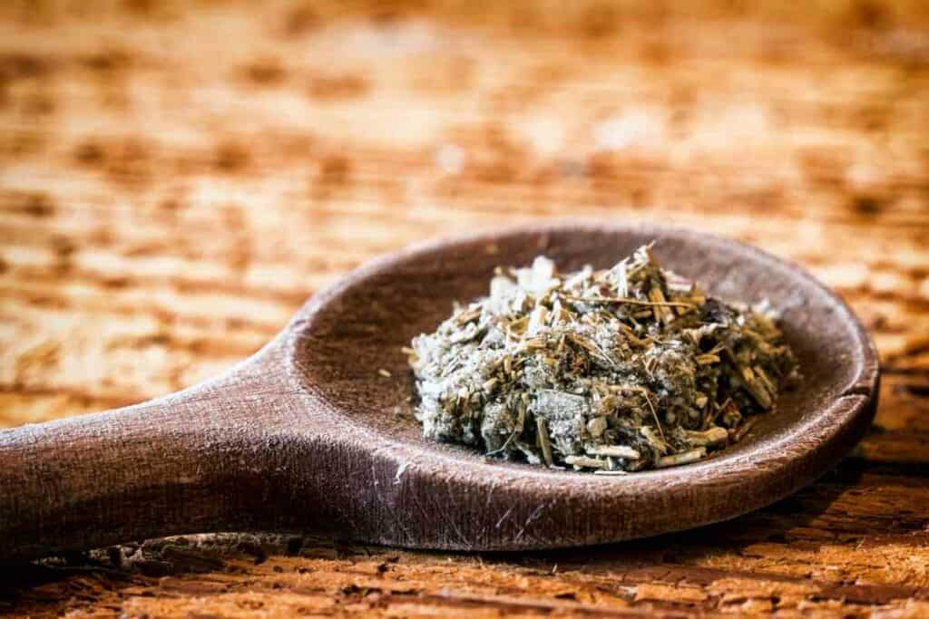 Mugwort tea taste