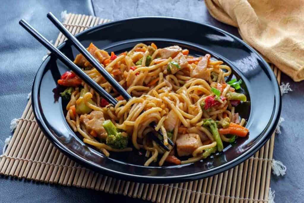 Yakisoba vs szechuan chow mein