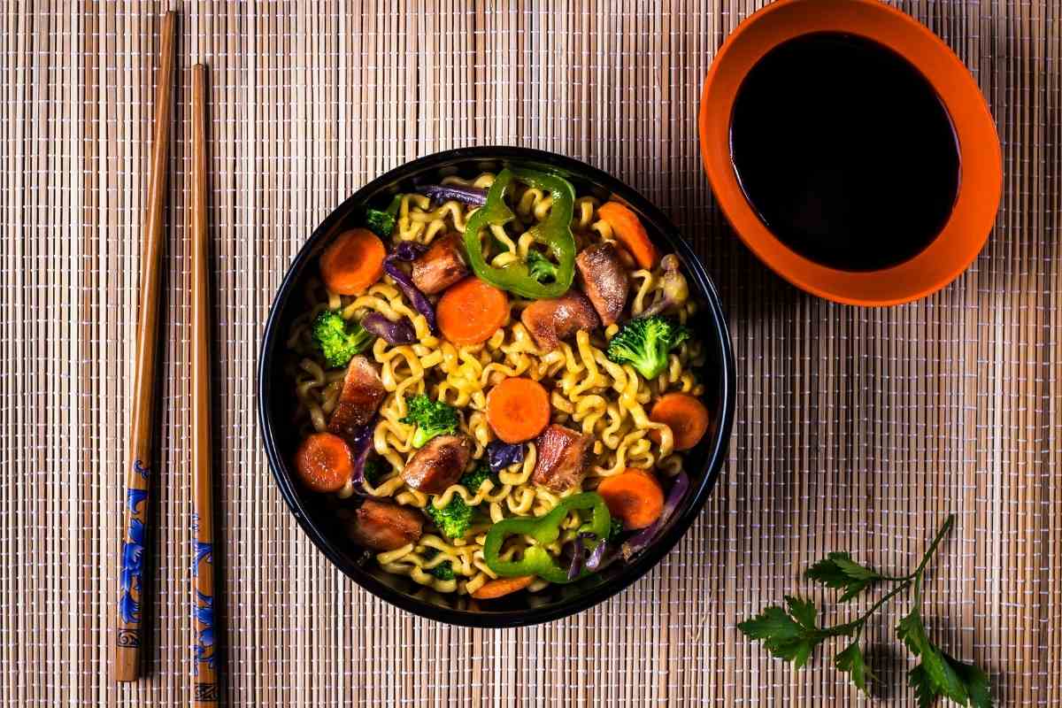 Yakisoba vs Chow Mein Compared What's the Difference? YouGoJapan