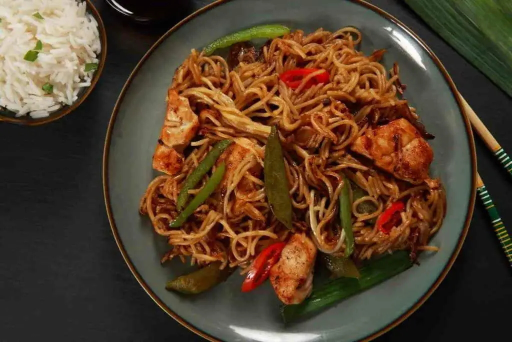 Yakisoba vs chow mein difference