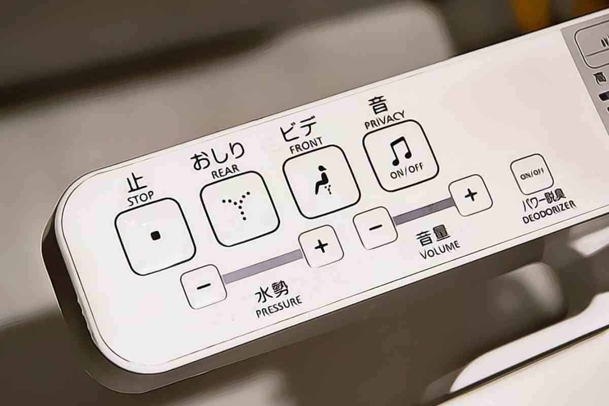14 Amazing Japanese Bidets and Toilets