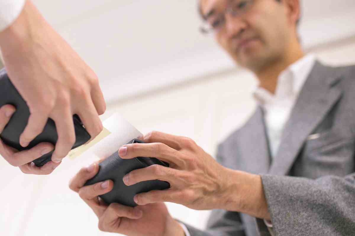 Complete Guide to Japanese Business Card Etiquette YouGoJapan