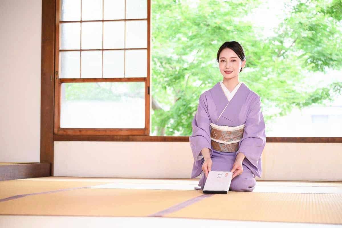 Omotenashi: The Art of Japanese Hospitality (7 Omotenashi Examples)