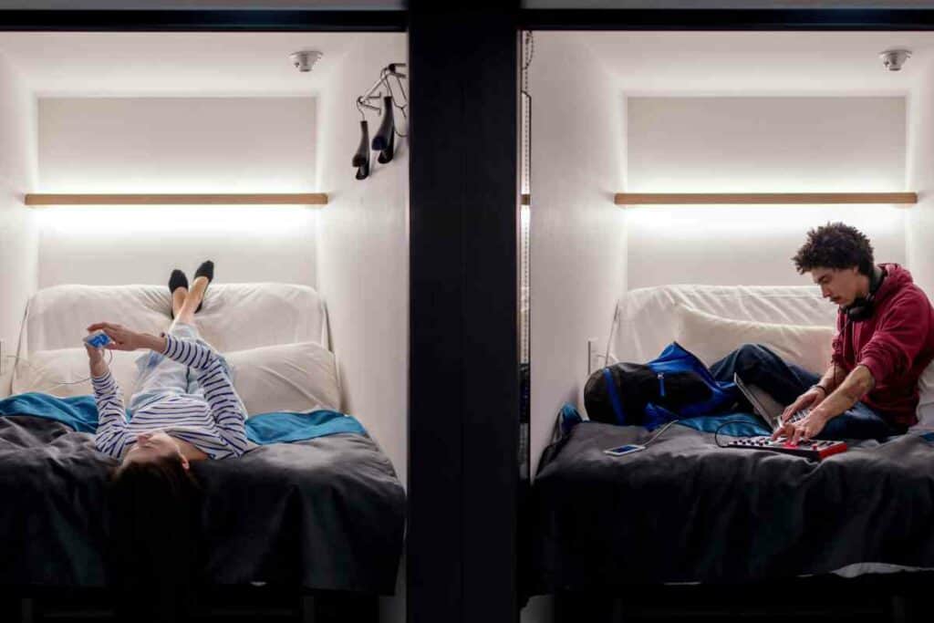 Japanese capsule hotels cons