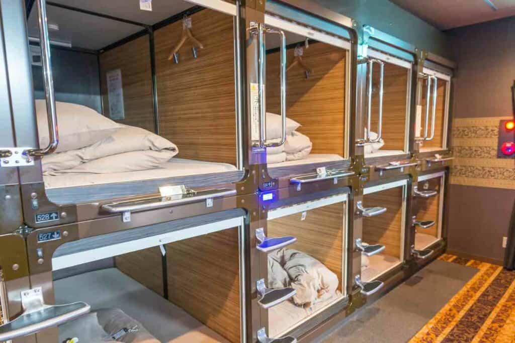 Japanese capsule hotels rules