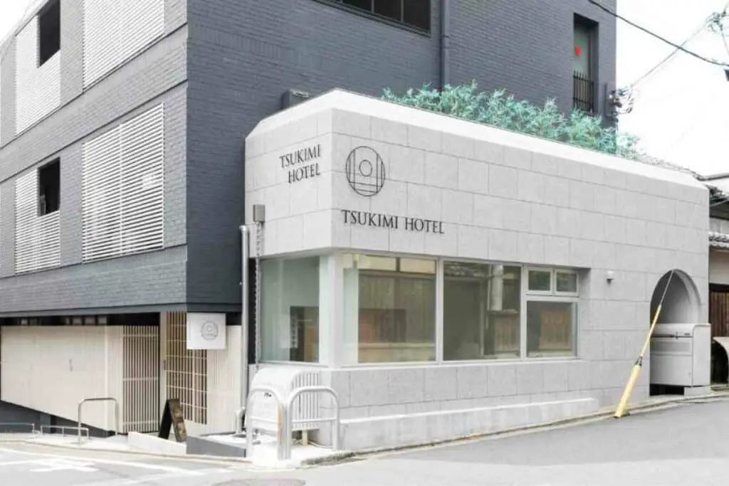 @booking.com Tsukimi Hotel entrance