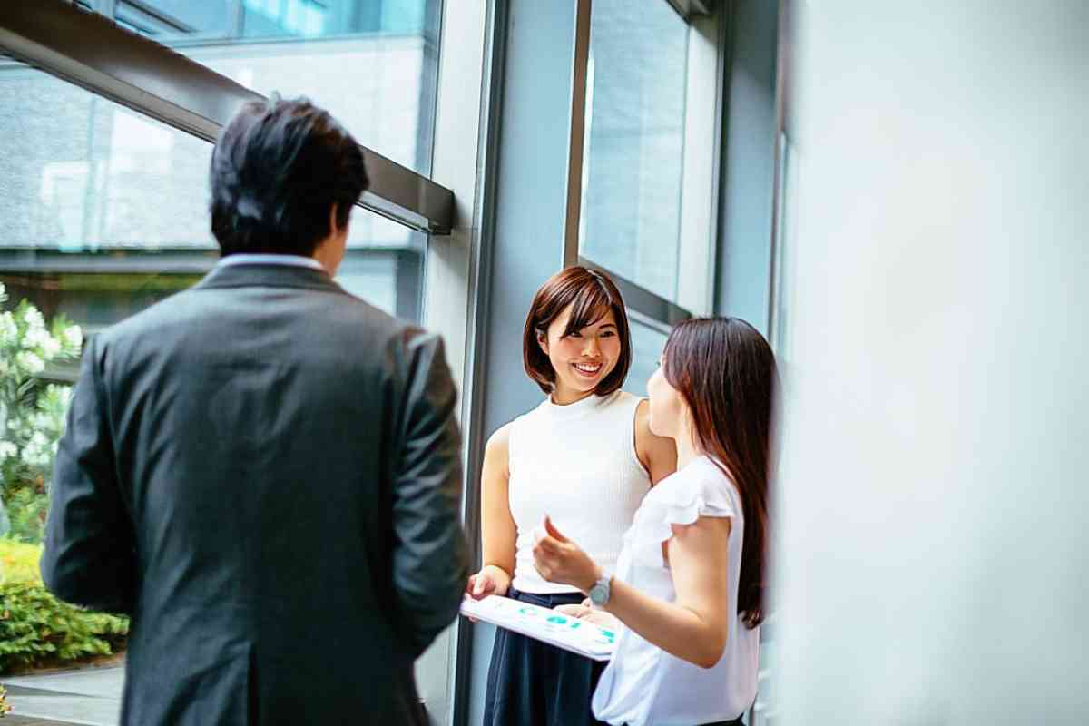 Business Etiquette In Japan (How to Make a Good Impression on the First Day)