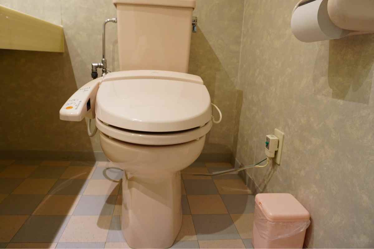 Toilet Cleaning in Japan: Will It Make You Rich? – YouGoJapan